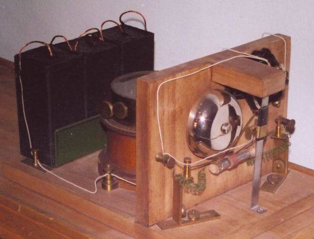 Сегодня в России была передана первая в мире радиограмма