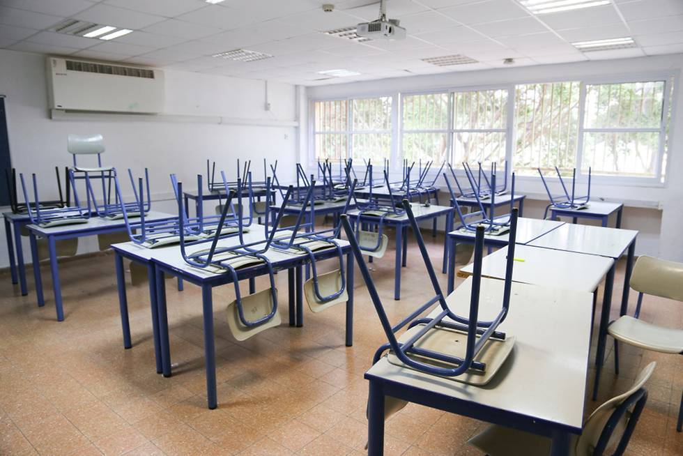 Учителя и родители требуют закрыть все школы и детские сады в Израиле