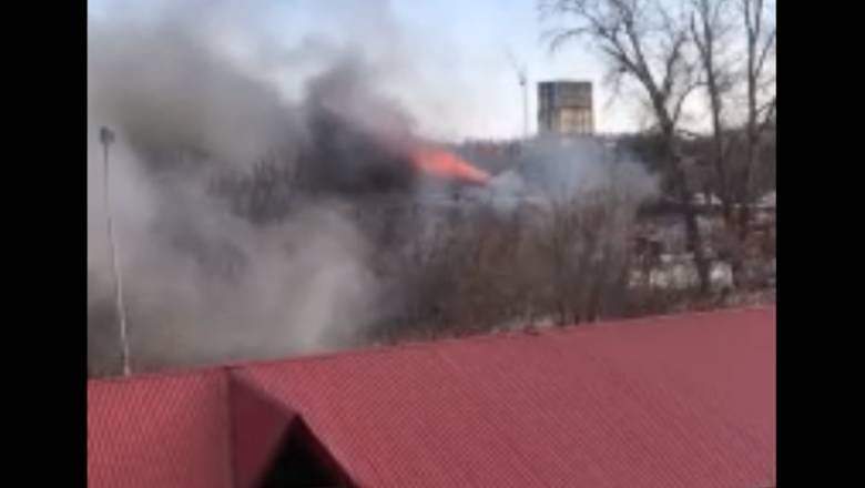 Очередной пожар произошел в пустующем доме на улице Щербакова в Тюмени