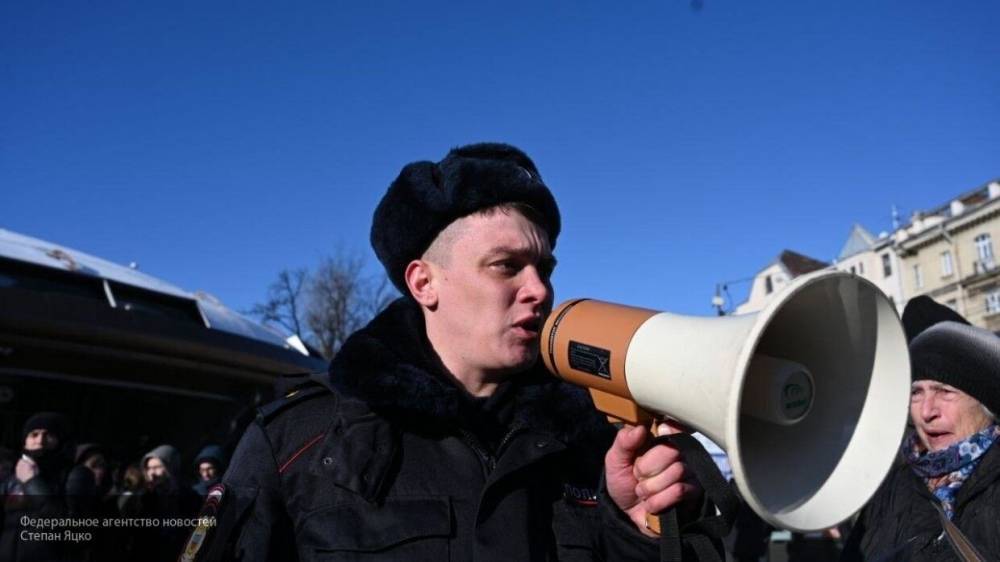 Провокации стали причиной задержания участников марша Немцова в Петербурге