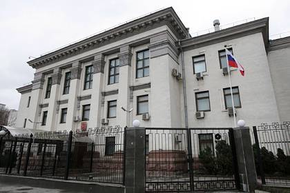 Власти Киева расторгли договоры аренды с посольством России