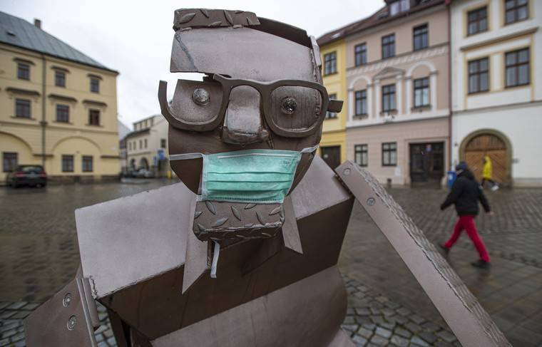 Власти Чехии объявили режим ЧС из-за коронавируса