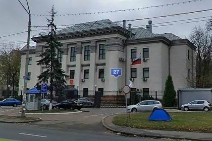 Власти Киева расторгли договор на аренду с посольством России