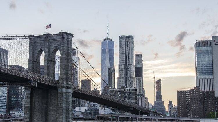 Мэр Нью-Йорка объявил режим ЧС из-за угрозы нового коронавируса