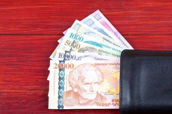 ЦБ Армении заменой старых банкнот будет сдерживать распространение Covid-19