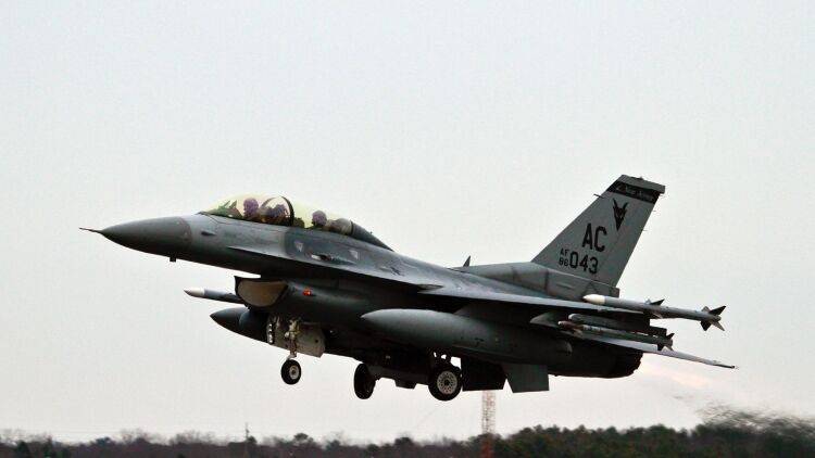 ВВС США нанесли в Ираке удары по пяти складам с оружием