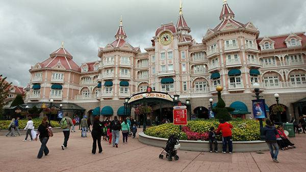 Калифорнийский Disneyland приостанавливает работу из-за коронавируса