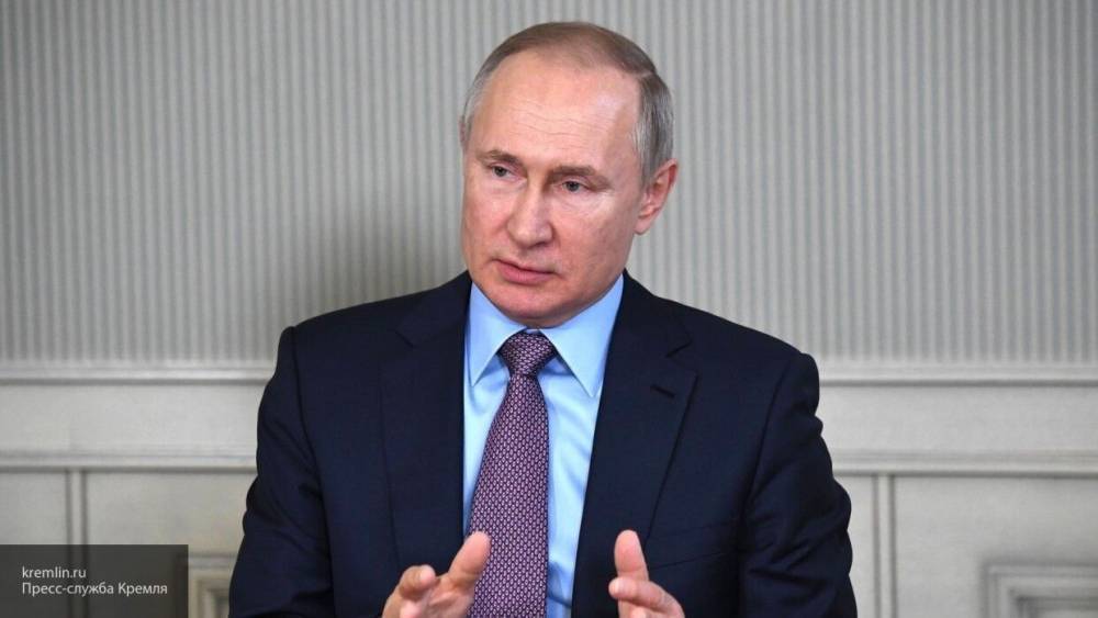 Путин признался, что высокие зарплаты руководства госкомпаний его огорчает