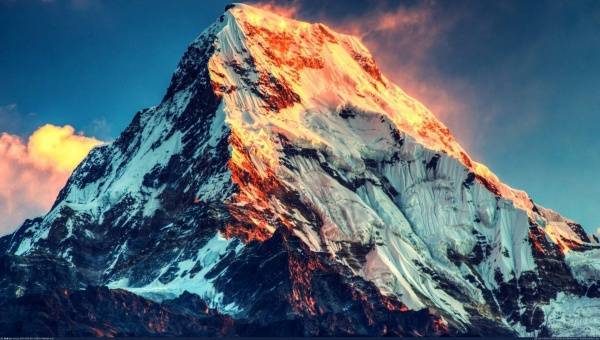 Непал приостановил действие всех туристических виз и закрыл Эверест