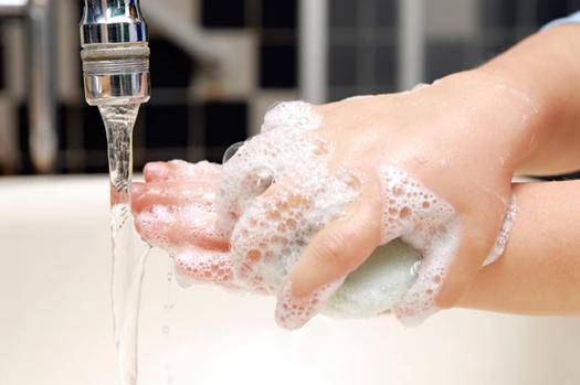 Губернатор Тюменской области призвал жителей региона для профилактики коронавируса "не ездить за границу и регулярно мыть руки"