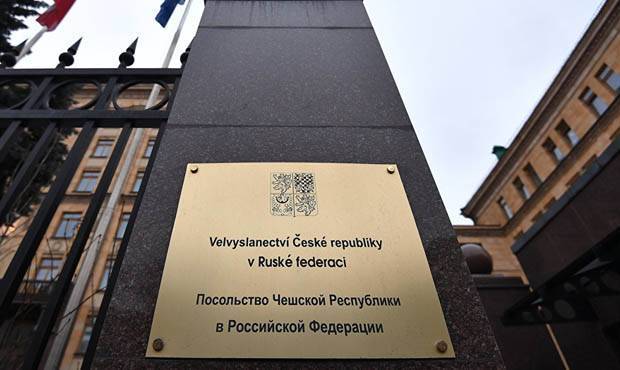 Посольства Чехии из-за коронавируса приостанавливают прием документов на визы