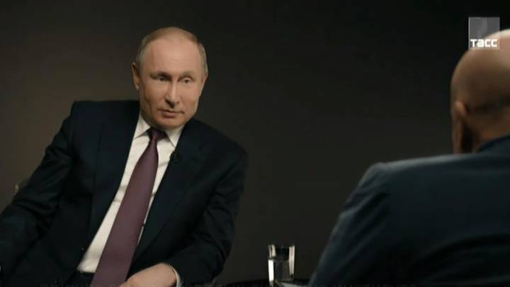 Путин объяснил, почему главы госкорпораций получают такие высокие зарплаты