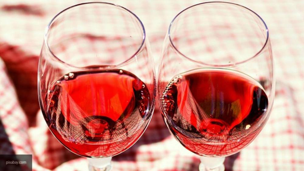 Специалисты Роскачества посоветовали пить сухое вино для похудения