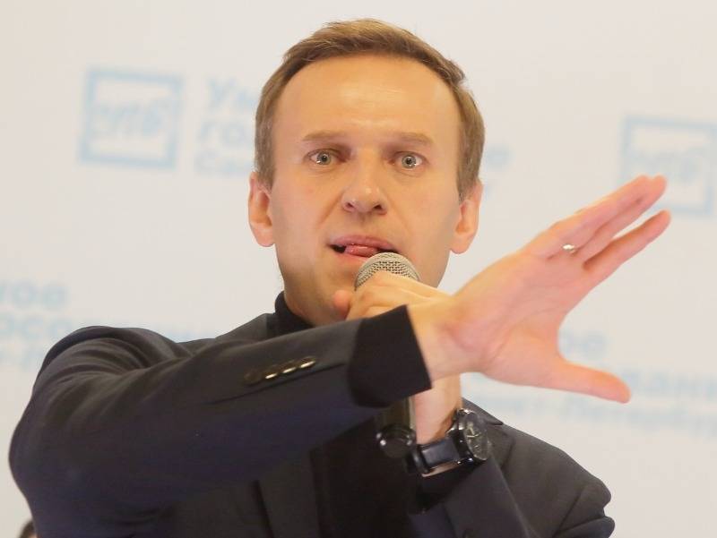 Навальный предлагает закрыть все школы Москвы из-за коронавируса