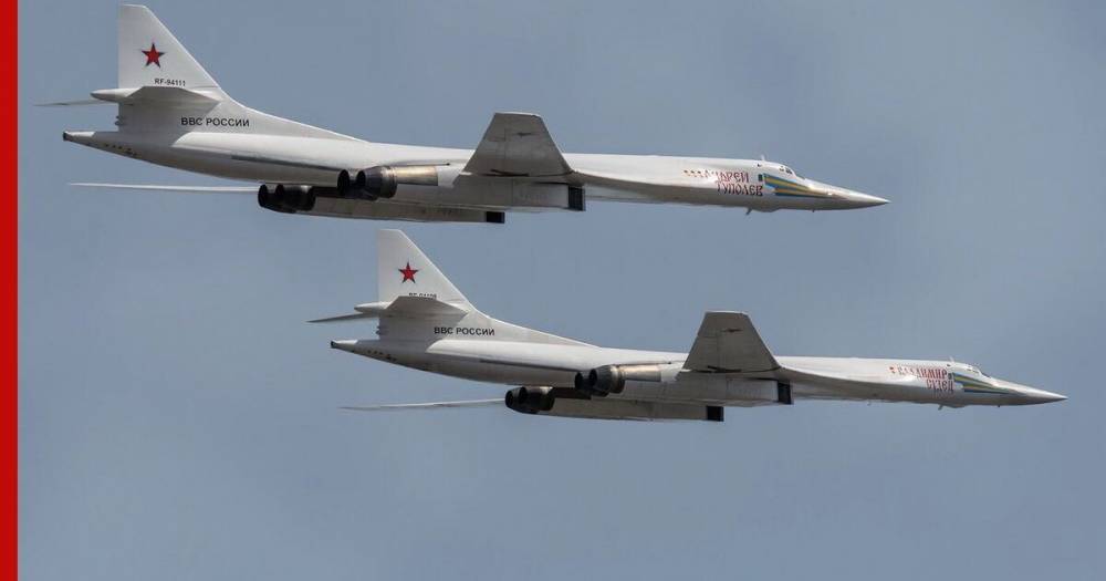 Полет ракетоносцев Ту-160 над Атлантикой сняли на видео