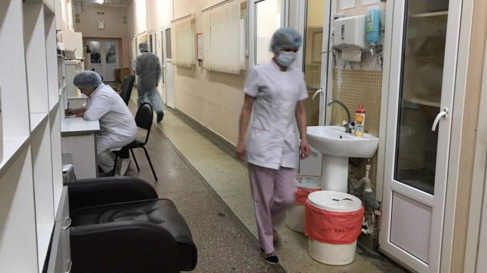 В инфекционной больнице Калининграда начали устанавливать дополнительные койки