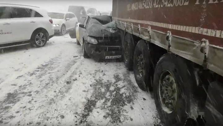 Массовое ДТП из-за лютой метели: в Мурманске столкнулись 18 машин