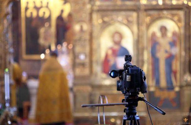 В Молдавии верующие будут молиться перед телевизорами