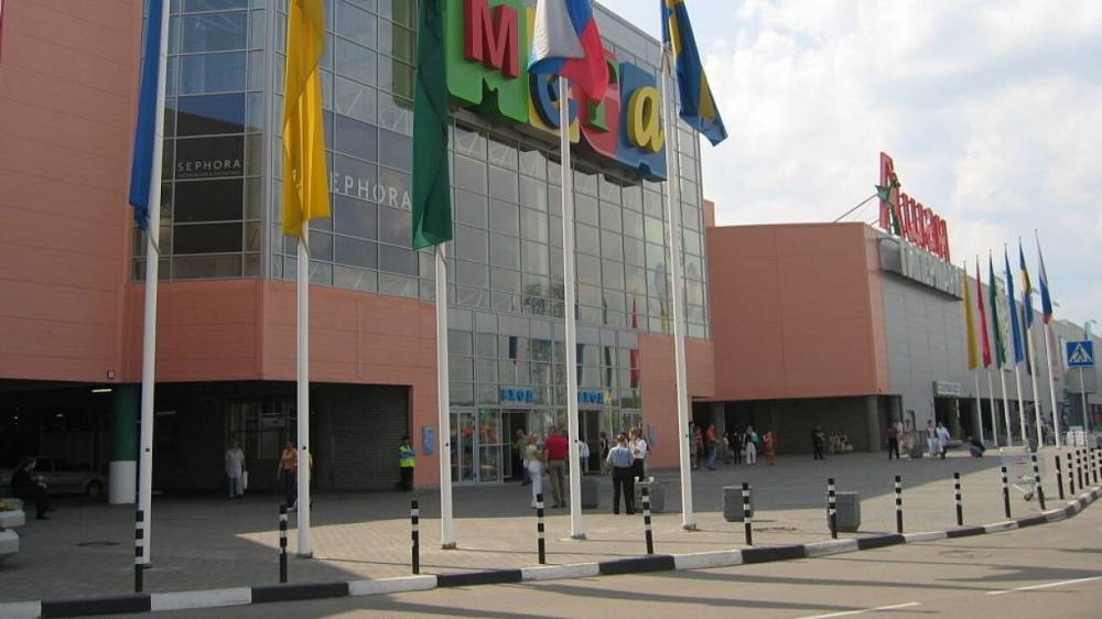 Посетителей эвакуируют из торгового центра «МЕГА Белая Дача» в Подмосковье
