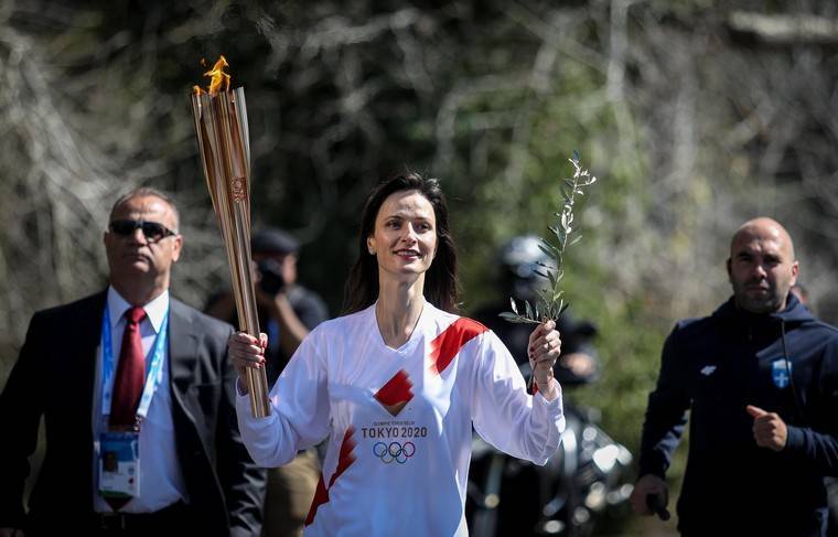 Эстафета олимпийского огня в Греции остановлена