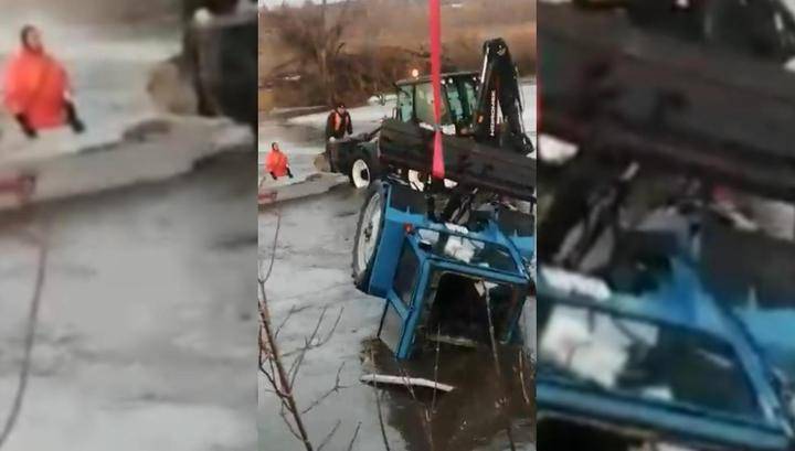 Момент падения трактора с моста в Татарстане сняли на видео