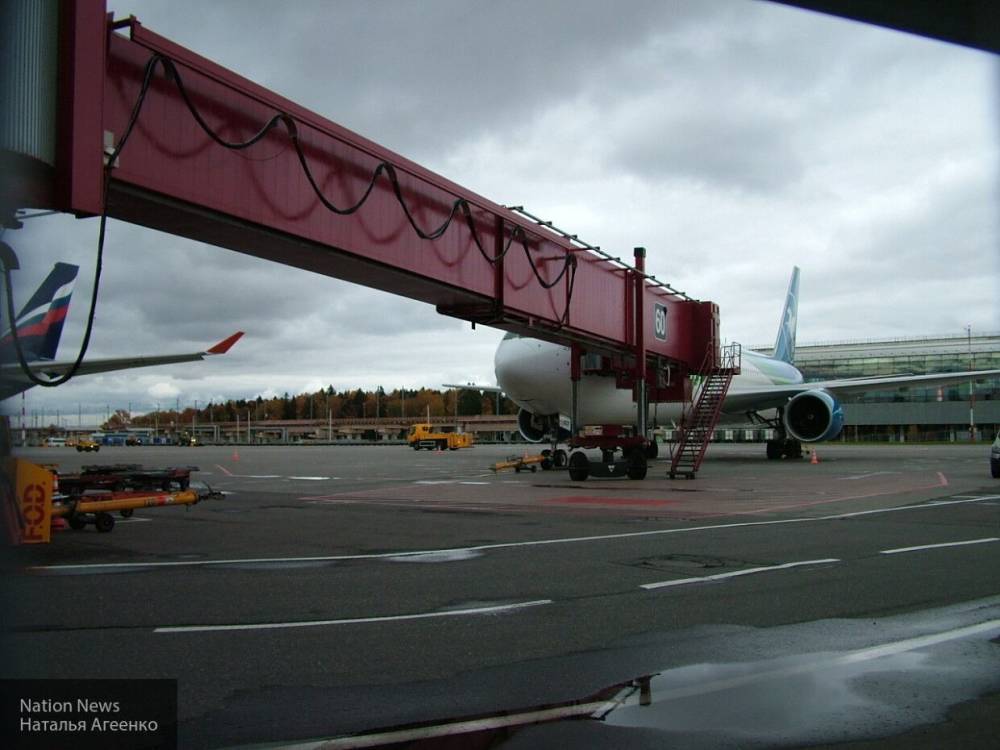 Самолет совершил вынужденную посадку в Екатеринбурге из-за сообщения о "минировании"