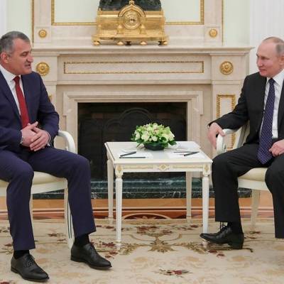 Путин провел в Кремле встречу с президентом Южной Осетии Анатолием Бибиловым