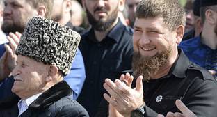 Востоковеды назвали беспрецедентными награждения близких Кадырова