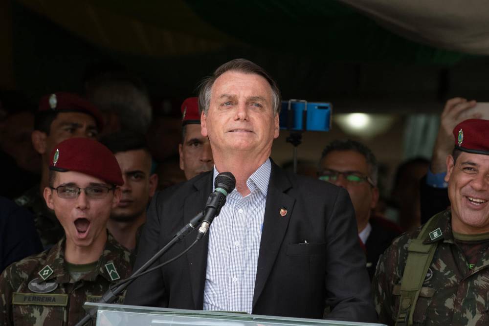 У президента Бразилии нашли коронавирус через 6 дней после его встречи с Трампом