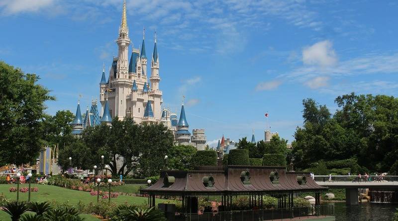 Диснейленд в Париже и Disney World во Флориде временно закрываются