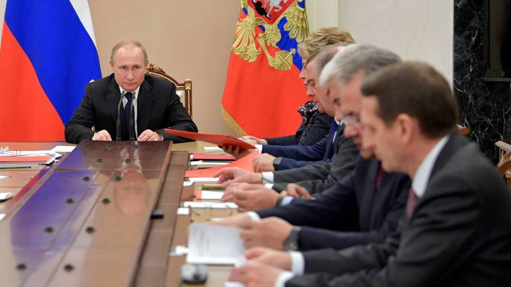 Путин обсудил с СБ РФ ситуацию с коронавирусом и сирийский Идлиб