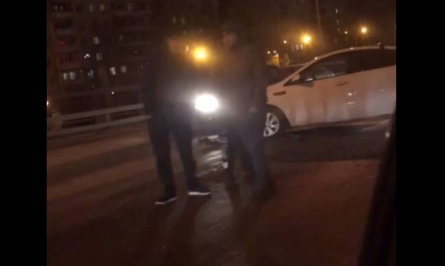 В Сети появилось видео массовой аварии на Парнасском путепроводе с участием семи машин