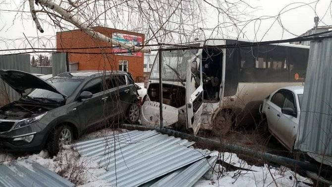 В Татарстане водитель автобуса умер за рулем и устроил ДТП
