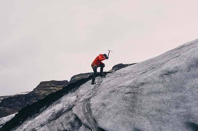 Альпинист сорвался с горы, пролетел 180 метров и выжил - Cursorinfo: главные новости Израиля