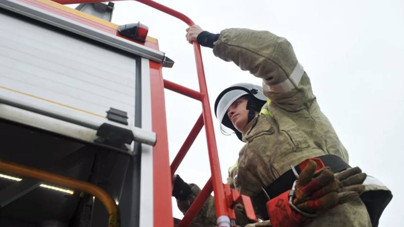 В МЧС заявили о ликвидации пожара в ангаре в Томской области