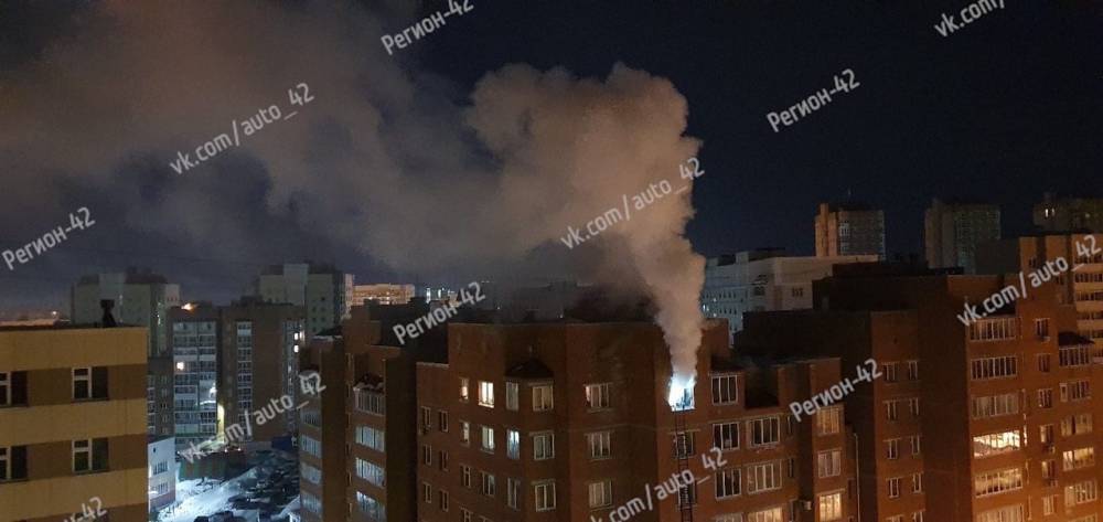 Ночью в Кемерове загорелась многоэтажка
