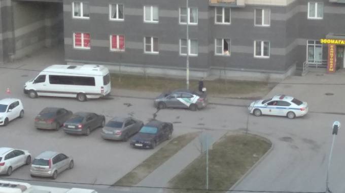Каршеринг врезался в микроавтобус на Ростовской улице