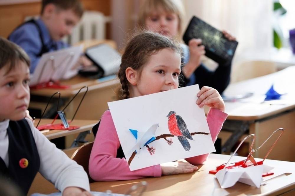 В Москве ввели свободное посещение школ из-за коронавируса