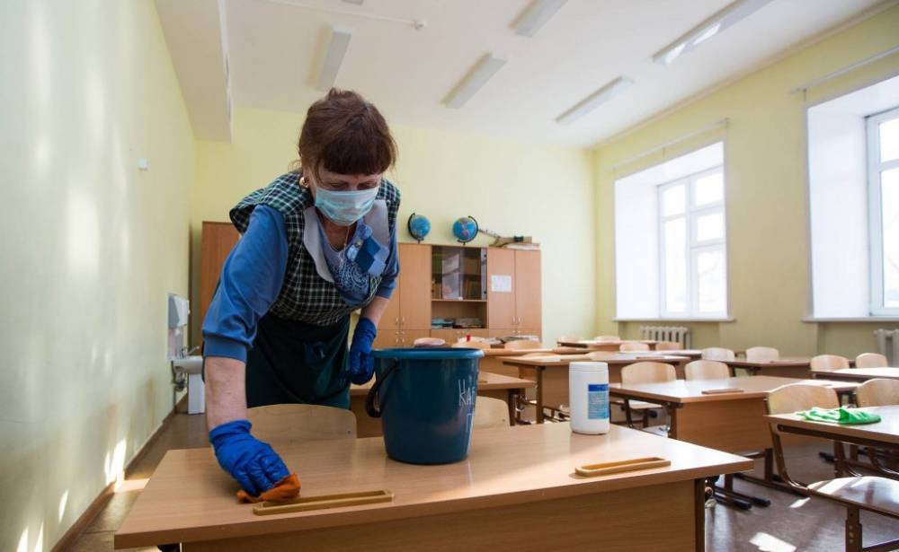 В Москве из-за коронавируса ввели свободное посещение школ