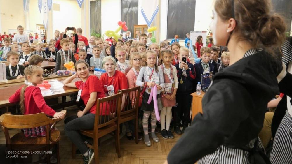 Школьников Москвы перевели на свободное посещение из-за коронавируса