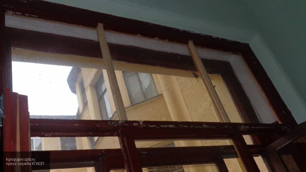Мужчина выпал из окна пятого этажа и разбился насмерть в Улан-Удэ