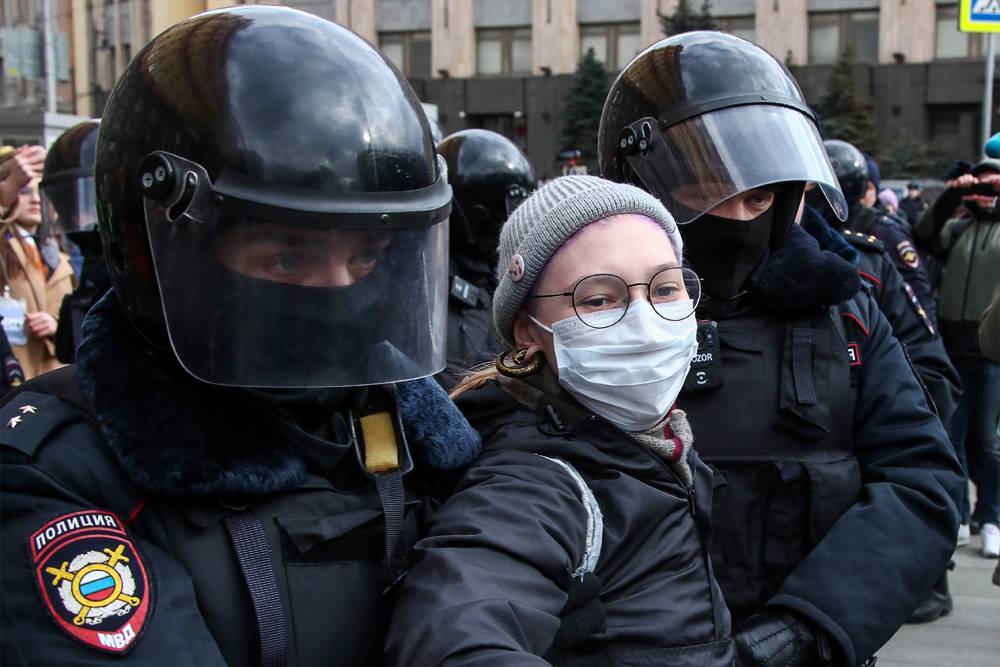 В Москве на Лубянке задержали участников пикетов «Против политических репрессий»