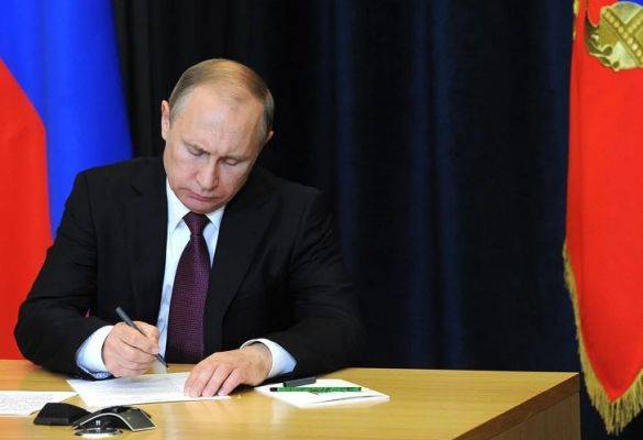Путин подписал закон о внесении поправок в Конституцию
