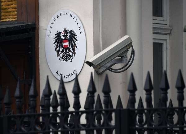 Дипломатические ведомства Австрии приостановили выдачу виз