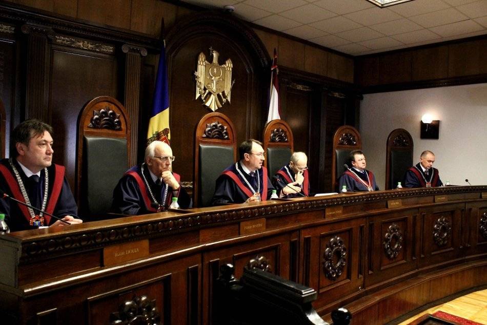 Конституционный суд в экстренном режиме начал проверять закон об изменении Конституции
