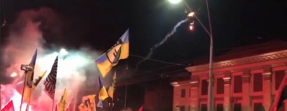Нацисты обстреляли посольство РФ в Киеве