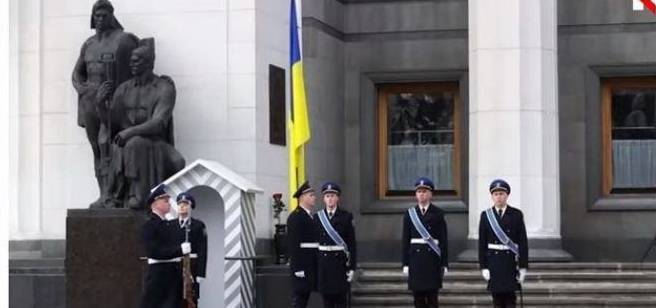 Львов в ярости: Посреди Киева установили символ царской России