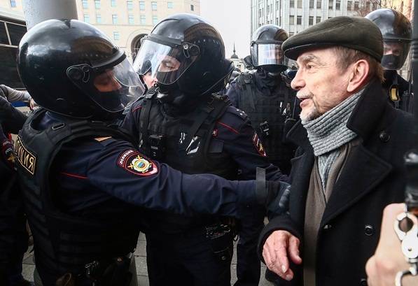 Полицию обвинили в нарушении закона при задержании активистов на Лубянке