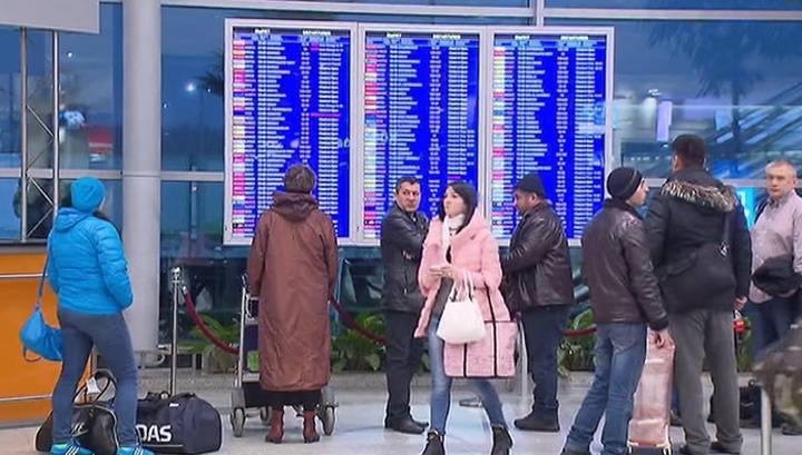 В аэропортах Москвы 43 рейса задержаны, еще 14 отменены из-за погодных условий