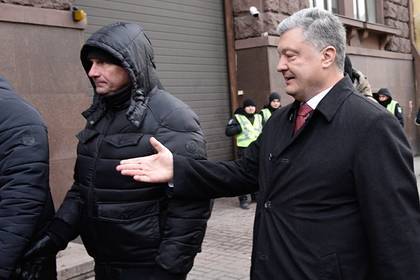 Порошенко вернулся из охваченной коронавирусом Испании на Украину